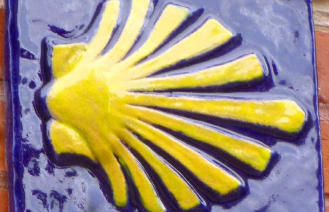 Camino de Santiago blue tile with yellow scallop shell