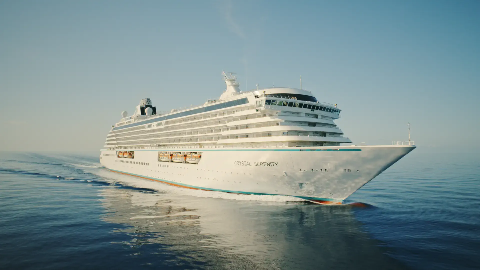 Crystal Serenity vista con drone desde el exterior