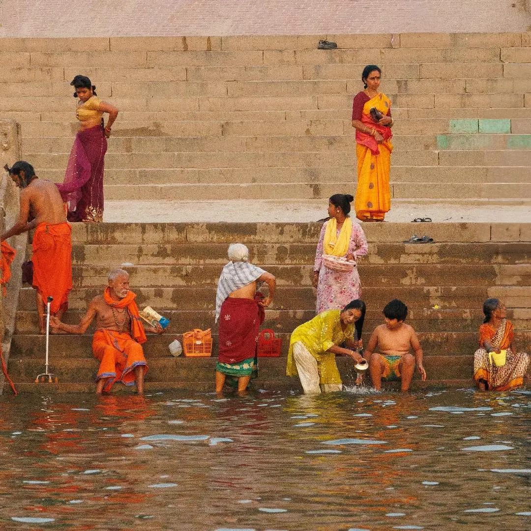 daily-rituals-at-the-ganges-alanspeak-travel-varanasi-india
