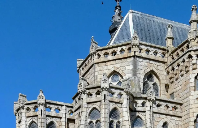 Fragment view of the Episcopal Palace in Astorga, designed by Antoni Gaudí, showcasing its unique architecture along the Camino de Santiago route. Photo by Emilio Sánchez Hernández on Pexels.com.