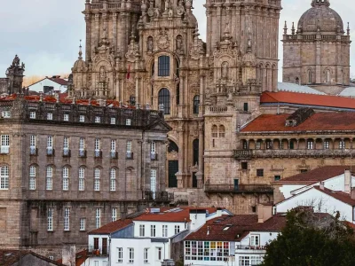 Vista decentrata della Cattedrale di Santiago – Cammino de Santiago.