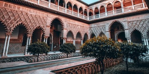 Patio del Alcazar de Sevilla de Jérémy Glineur. Pexels.com